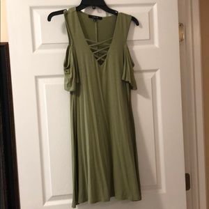 LDLA M cold shoulder tunic